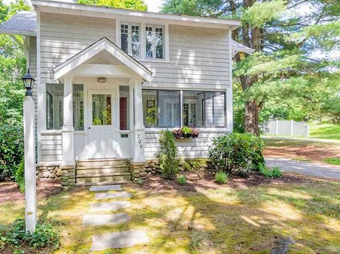 209 Columbian Street Weymouth, MA 02190 | MLS 72562650 Photo 1