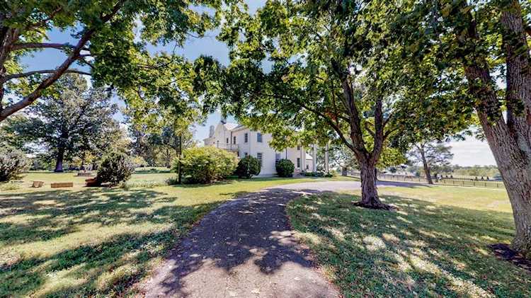 5508 Russell Cave Road Lexington, KY 40511