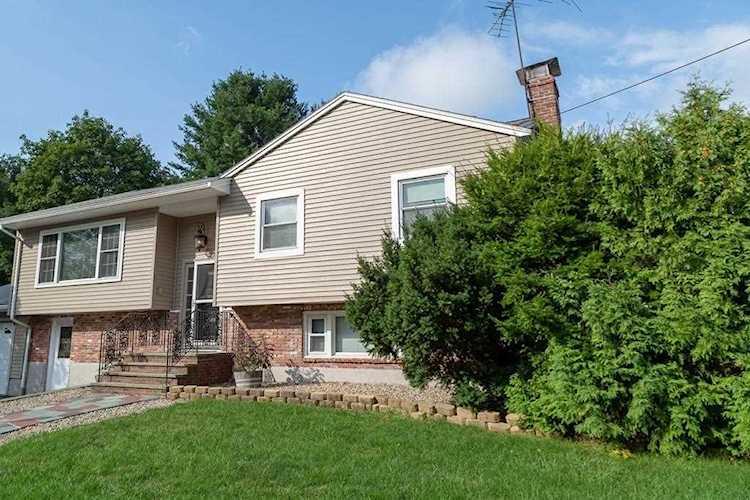 Peabody, 4 Joyce Rd, MA, home for sale Photo 1