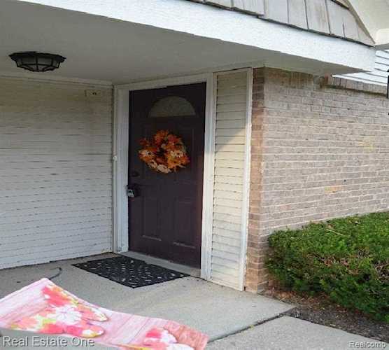221 Oakbrooke Dr South Lyon, MI 48178 | MLS 219093833 Photo 1
