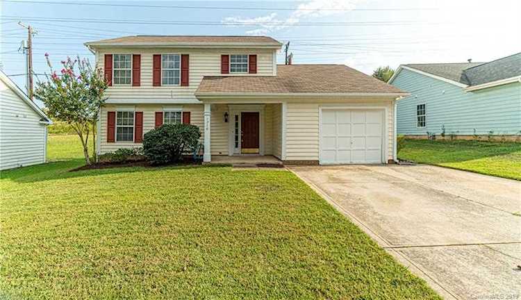 1716 Gordon Walters Dr Charlotte, NC 28213 | MLS 3548595 Photo 1