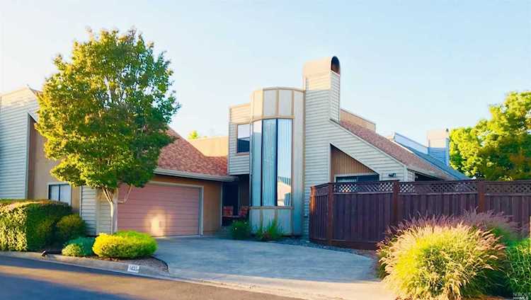 1435 Capri Avenue Petaluma, CA 94954 | MLS 21916468 Photo 1
