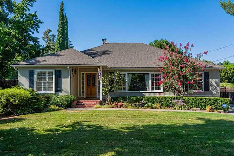 623 Houseman Street La Canada Flintridge, CA 91011