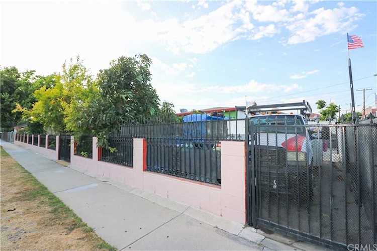 11921 209th Street Lakewood, CA 90715