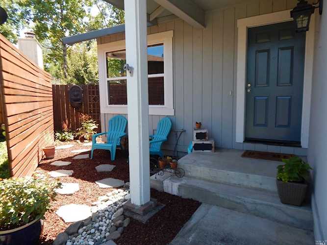 2484 College Park Circle Santa Rosa, CA 95401 | MLS 21918788 Photo 1