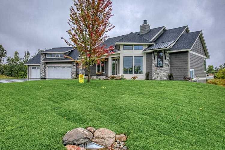 4330 Lakeview Court Orono, MN 55364