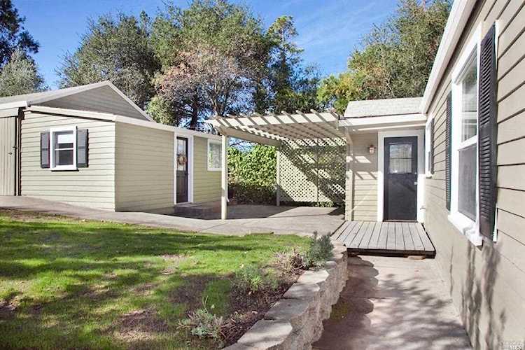 301 Powell Avenue Healdsburg, CA 95448 | MLS 21826062 Photo 1
