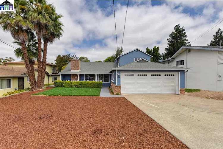 3064 Randall Way Hayward, CA 94541 | MLS 40878604 Photo 1