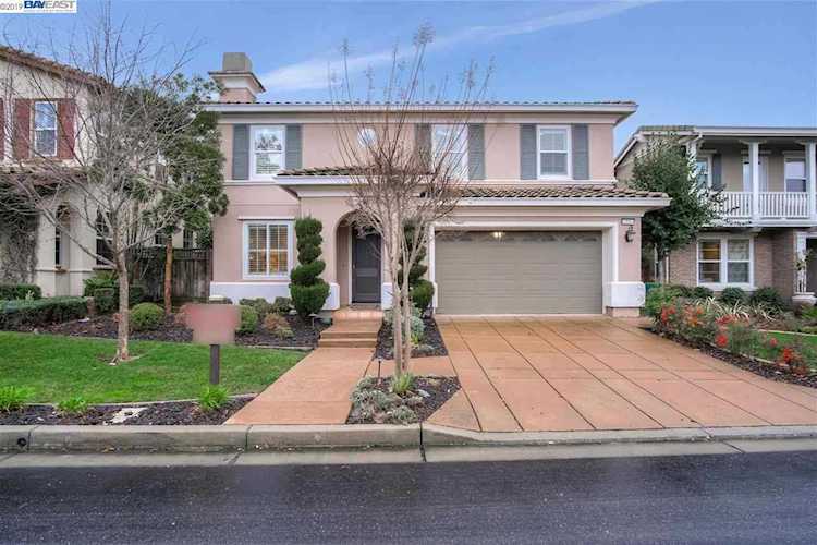 33 Carrick Dr Hayward, CA 94542 | MLS 40853421 Photo 1
