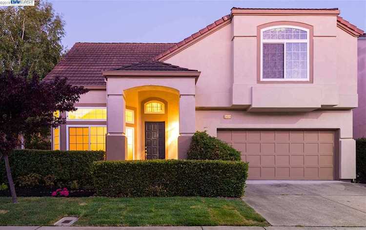 34328 Eucalyptus Terrace Fremont, CA 94555 | MLS 40881108 Photo 1