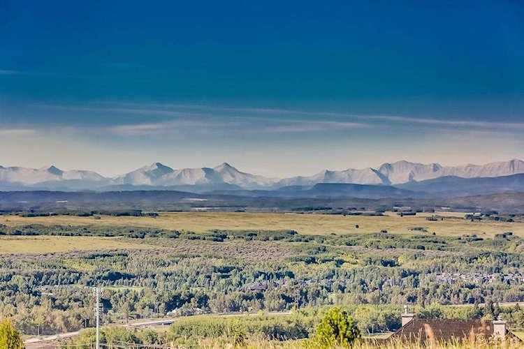 52 Slopes Grove SW Calgary, AB T3H 3Y7