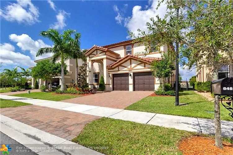 8481 Miralago Way Parkland, FL 33076