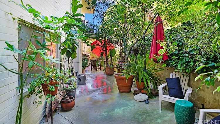 2260 N Cahuenga Boulevard #107 Hollywood Hills, CA 90068