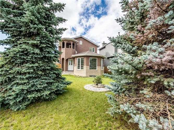 647 Poplar Road SW Calgary, AB T3C 2Z9