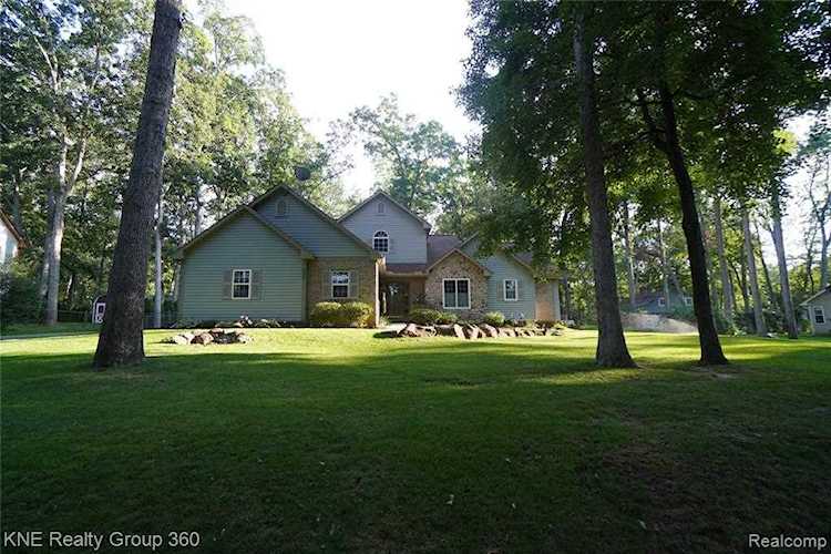 844 Edgewood Dr Dr Highland Twp, MI 48356 | MLS 219065258 Photo 1