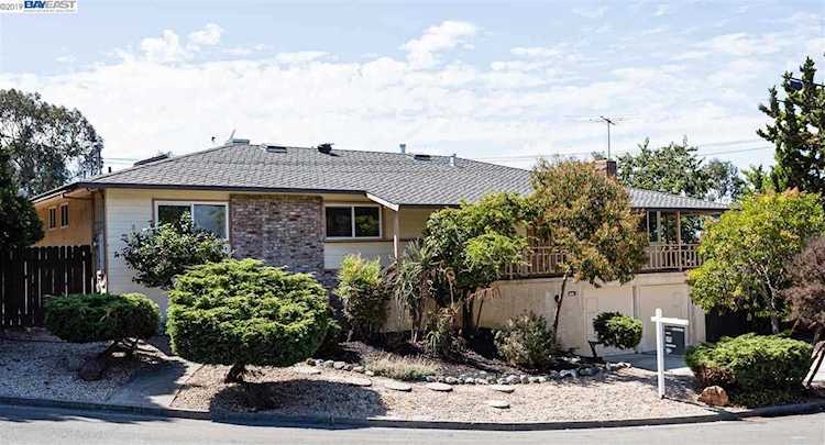 2503 Oakes Dr Hayward, CA 94542 | MLS 40880842 Photo 1