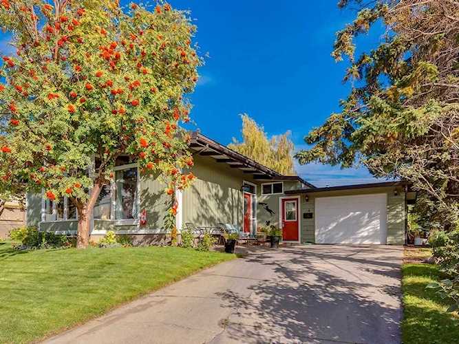 4 Chatham Drive NWCalgary Real EstateCharleswood Homes for SaleC4268017