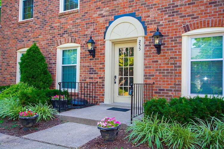 255 Salisbury Square 104 Louisville Ky 40207 Mls 1539802