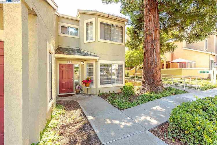 43 Crystal Gate Ct Hayward, CA 94544 | MLS 40881396 Photo 1