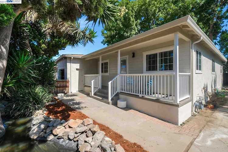 19088 Lowell Ave Hayward, CA 94541 | MLS 40881533 Photo 1