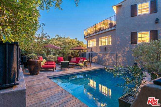 2520 Chislehurst Place Los Angeles, CA 90027