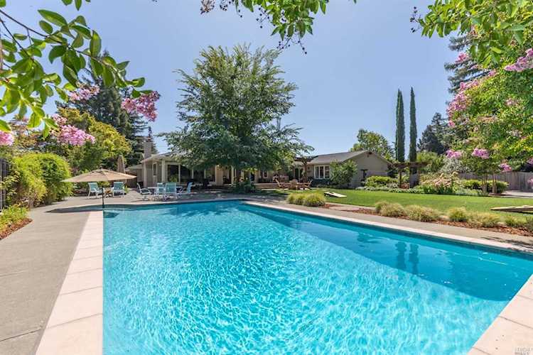 1182 Ross Circle Napa, CA 94558 | MLS 21922796 Photo 1