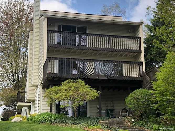 1601 Ridge Rd Highland Twp, MI 48356