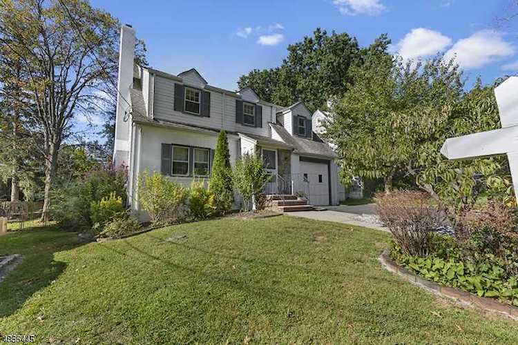 24 Edgewood Ter Millburn, NJ 07041