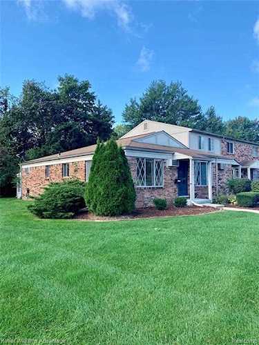 61115 HeritageSouth LyonSouth Lyon*** MOTIVATED SELLER*** Co-op 55+ Community This end unit lets the sun shine in, and has a great...Oakland219098997MIColonial Acres48178condo for sale$49,000 Photo 1