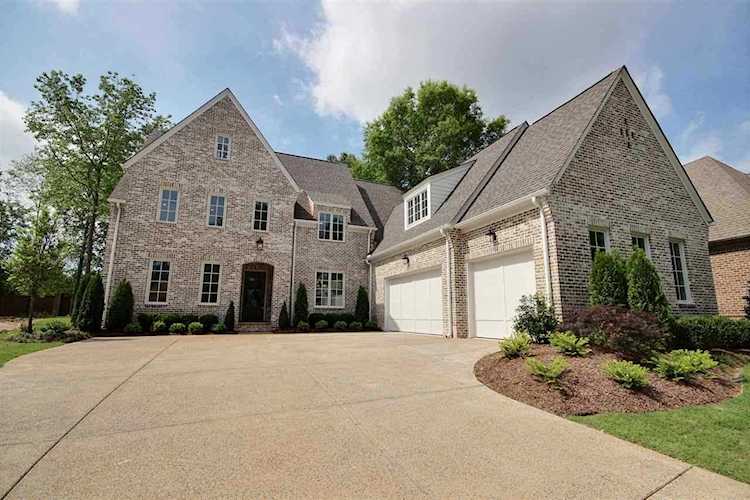1231 S Dubray Pl Collierville, TN 38017