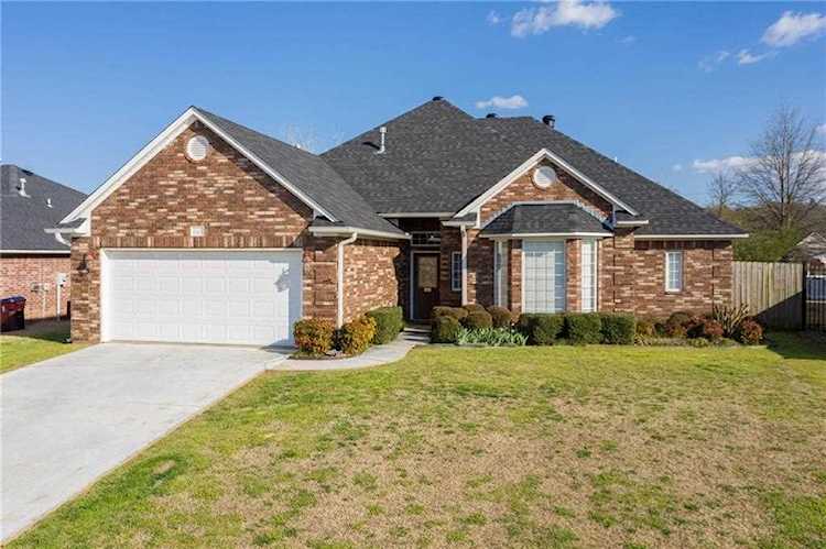 1528 Rockhurst Dr Fort Smith, AR 72908