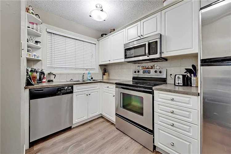 2039 50 Avenue SW Calgary, AB T2T 2W4
