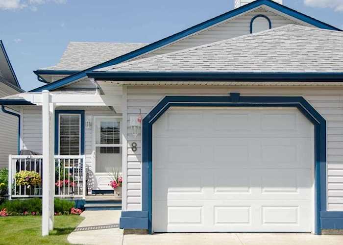 33 Stonegate Drive NW #8 Airdrie, AB T4B 2V9