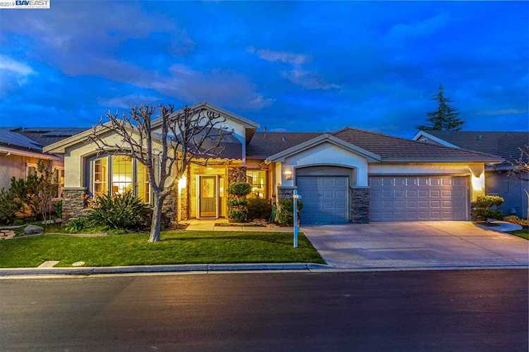 739 Richardson Dr Brentwood, CA 94513 | MLS 40860135 Photo 1