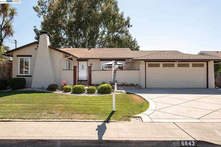 6842 Brighton Dr Dublin, CA 94568 | MLS 40877558 Photo 1