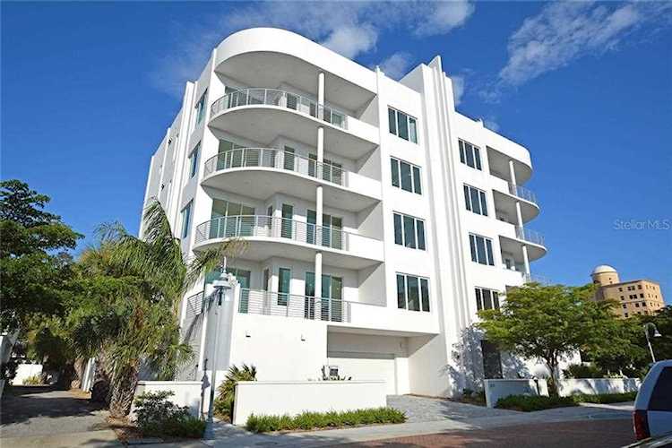609 Golden Gate POINT #202 Sarasota, FL 34236