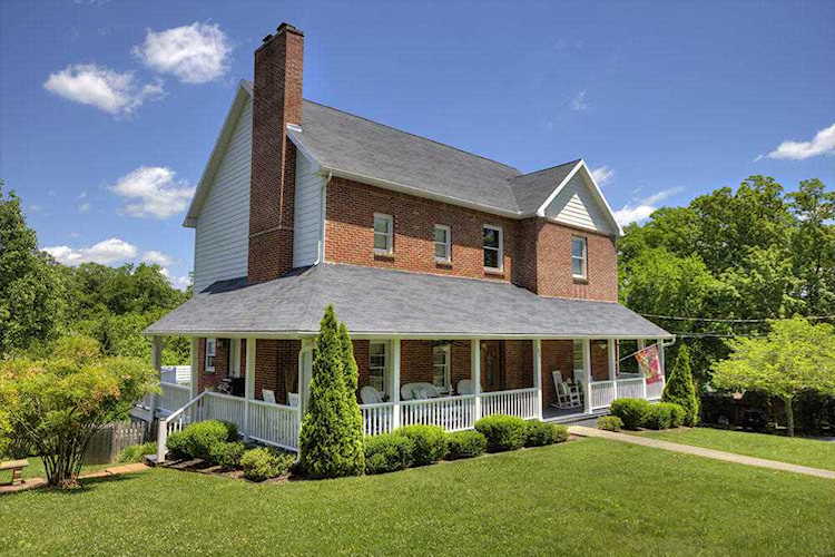 224 W Main St Dandridge, TN 37725 | MLS 1090756 Photo 1