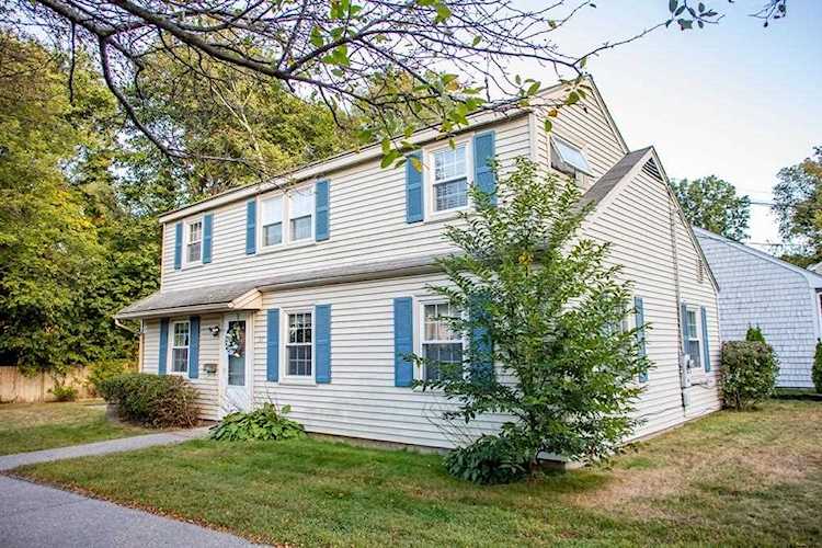 67 Acorn St Braintree, MA 02184