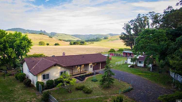 223 Wilson Hill Road Petaluma, CA 94952 | MLS 21914928 Photo 1