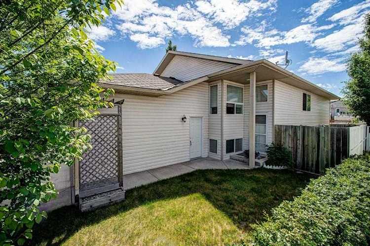 1425 Strathcona Way Strathmore, AB T1P 1S2