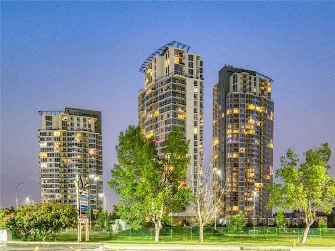 77 Spruce Place SW #2406 Calgary, AB T3C 3X5