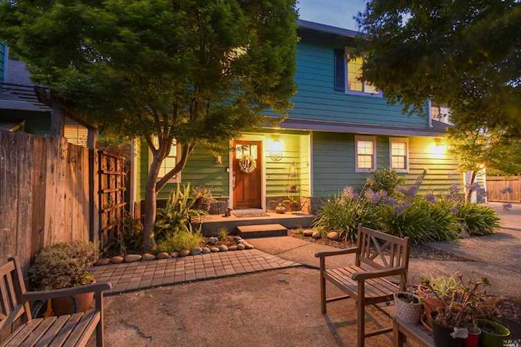 10 Goldminer Court Novato, CA 94947 | MLS 21916091 Photo 1