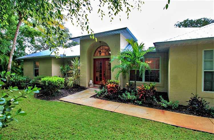 1 Via Lucindia Drive Sewalls Point, FL 34996