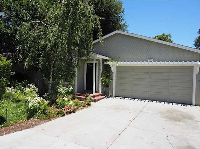 2154 Dumbarton Avenue East Palo Alto, CA 94303 | MLS 52199282 Photo 1