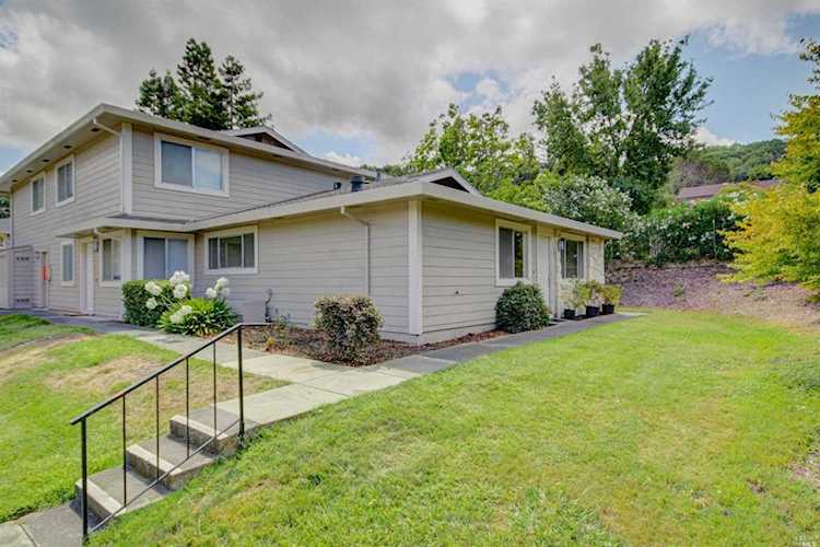 28 Klamath Way Novato, CA 94947 | MLS 21920960 Photo 1