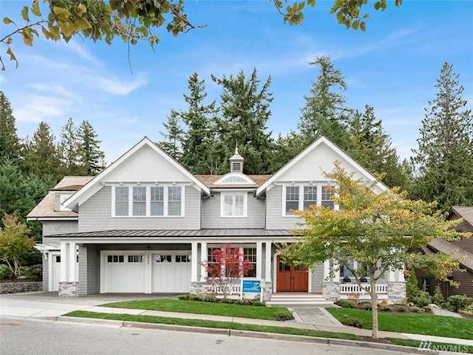 3065 NE Harrison Dr Issaquah, WA 98029