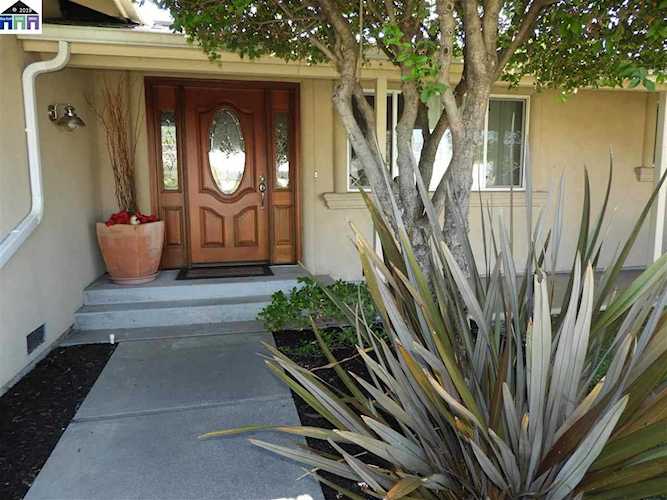 29 S Lake Dr Antioch, CA 94509