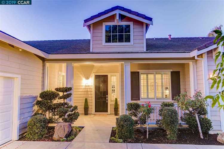 20 Emerson Concord, CA 94521 | MLS 40879505 Photo 1