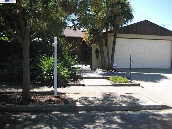 31035 Oakhill Way Hayward, CA 94544 | MLS 40880389 Photo 1