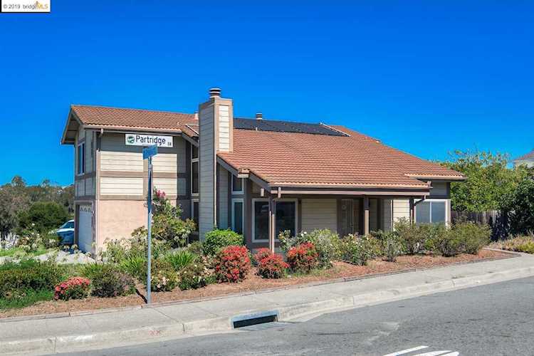 1687 Pheasant Dr Hercules, CA 94547 | MLS 40880857 Photo 1